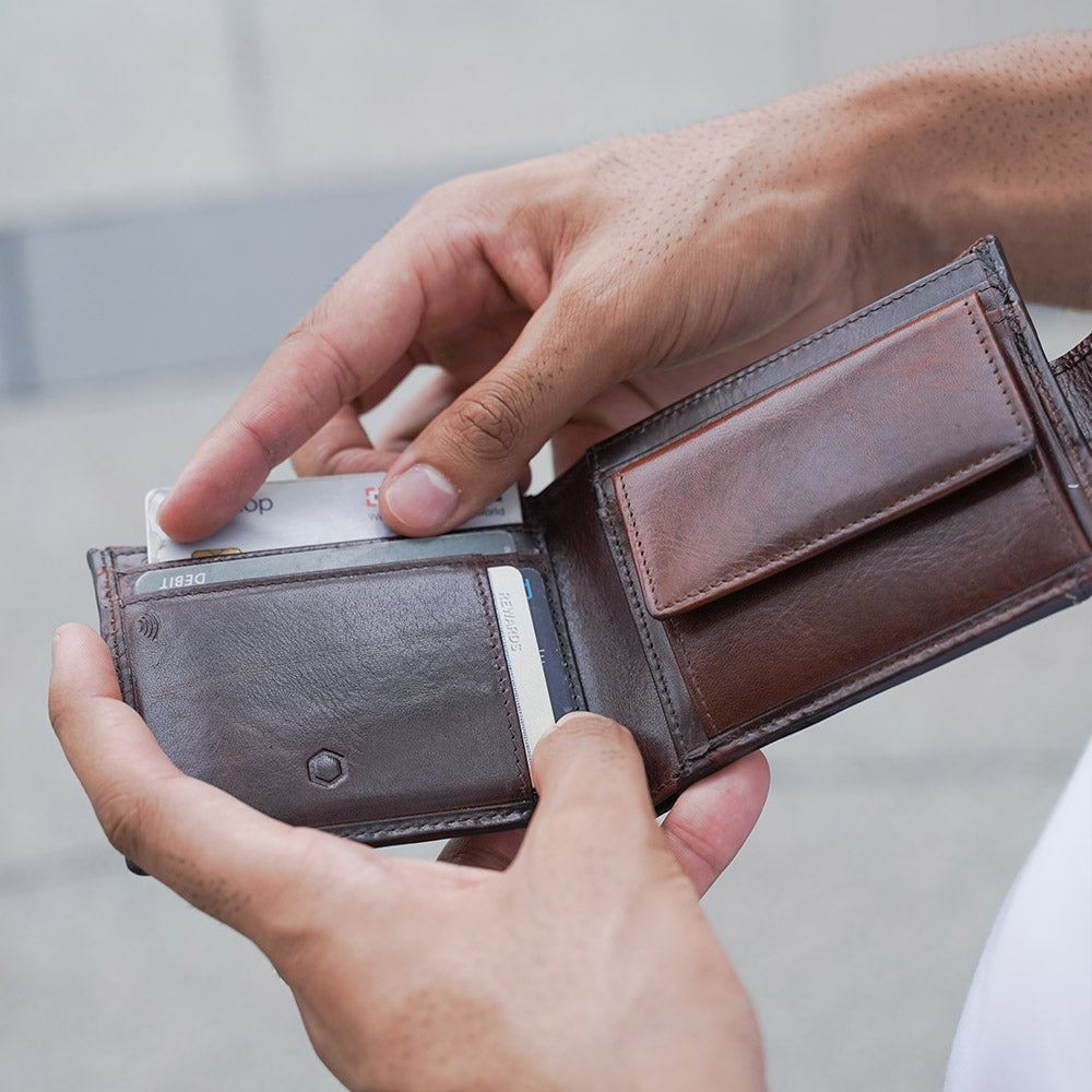 Bifold Wallet With Coin And Tab Closure Bi Fold Wallet Oxford - Jekyll and Hide Australia